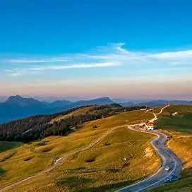 Route et alpages du Semnoz