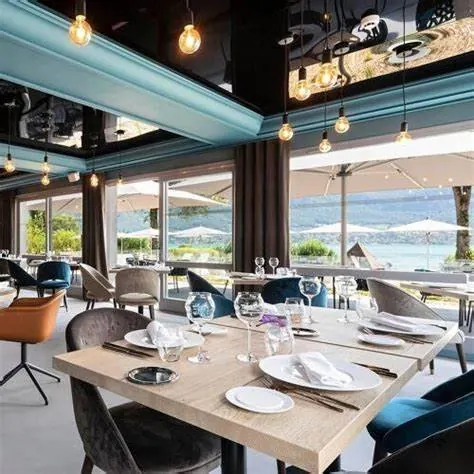 Restaurant dining room overlooking the lake